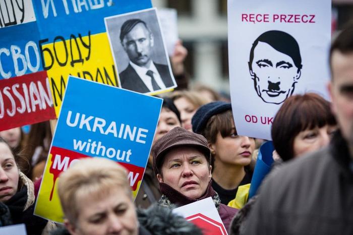 Vladimir Poutine Hitler AFP