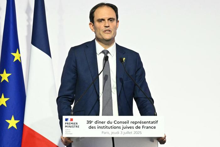 Le président du Crif, Yonathan Arfi, s'exprime lors du dîner du Crif du 3 juillet 2025. (Photo by Bertrand GUAY / AFP)