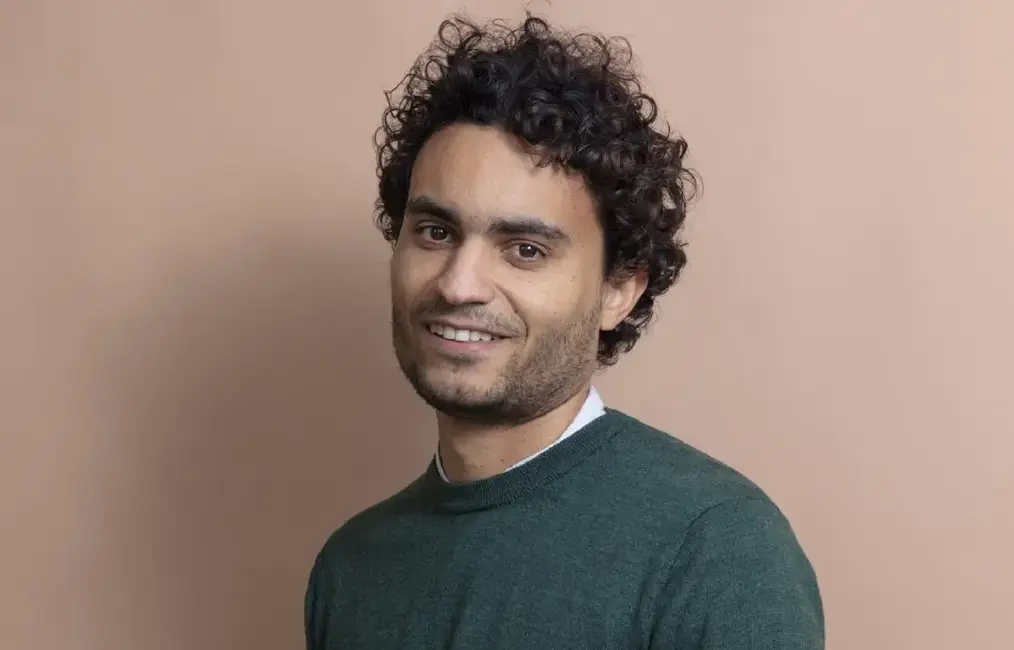 Basile Mulciba vient de publier Des vies à bâtir.