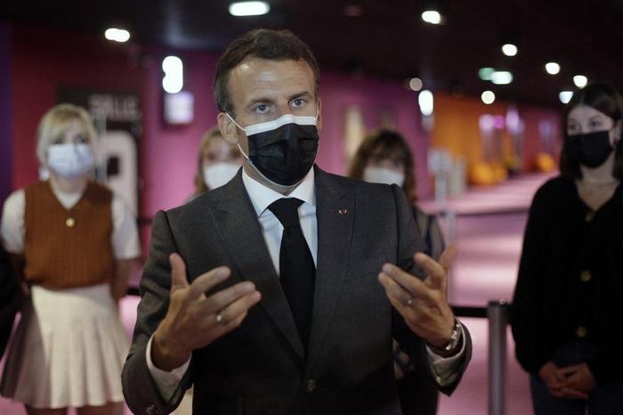 Emmanuel Macron masque AFP