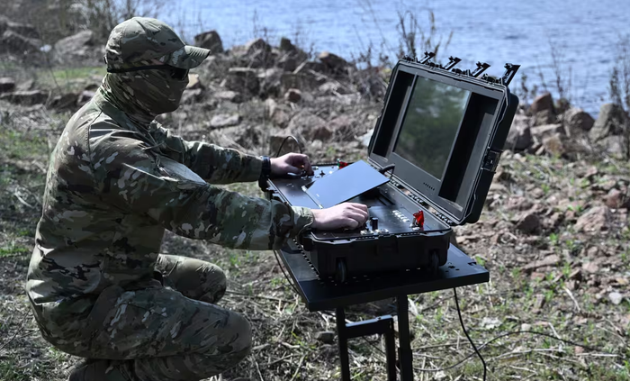 Un militaire ukrainien de la Direction principale du renseignement, en avril 2024.