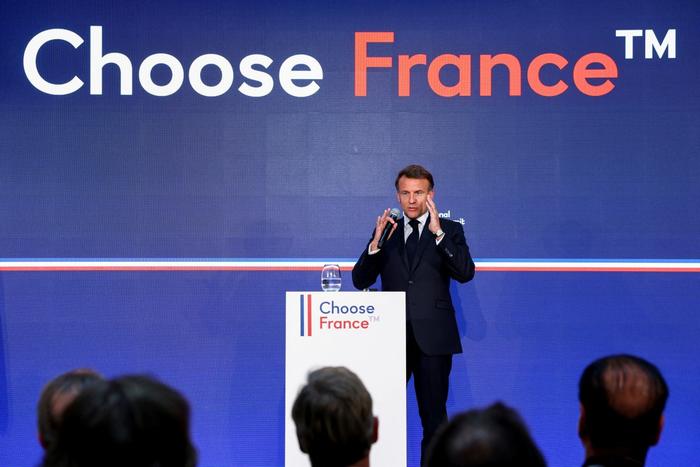 Emmanuel Macron s'exprime lors du « Choose France Summit », au château de Versailles, près de Paris, le 19 mai 2025.