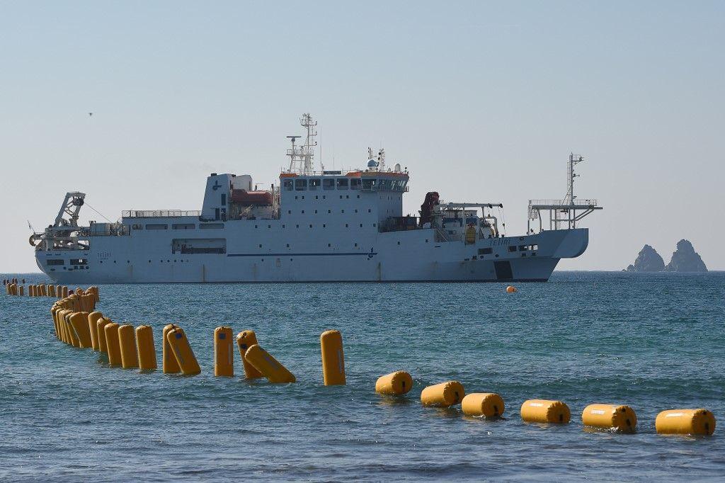 Cables sous-marins.