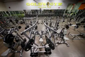 Une salle de musculation.
