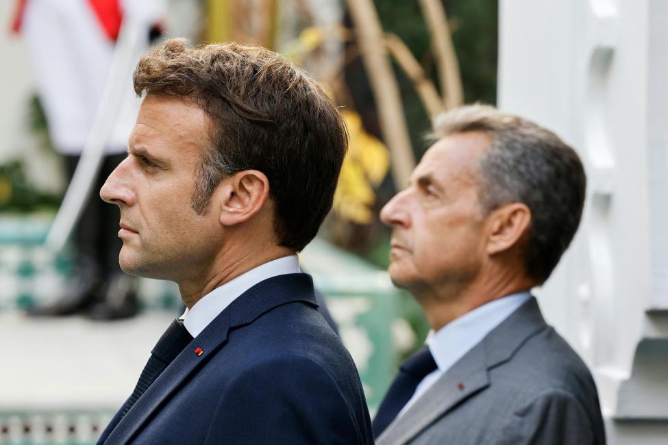 Emmanuel Macron et Nicolas Sarkozy lors d'une cérémonie officielle.