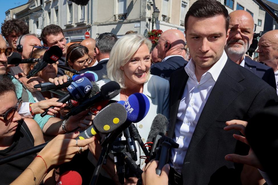 Jordan Bardella et Marine Le Pen à ​​un meeting de campagne à La Flèche, le 8 juillet 2026.
