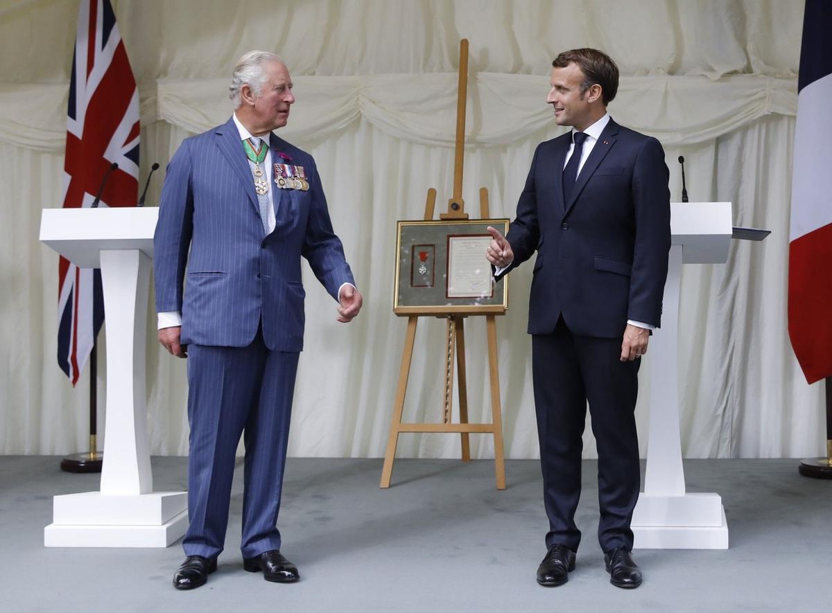 Emmanuel Macron Charles III AFP