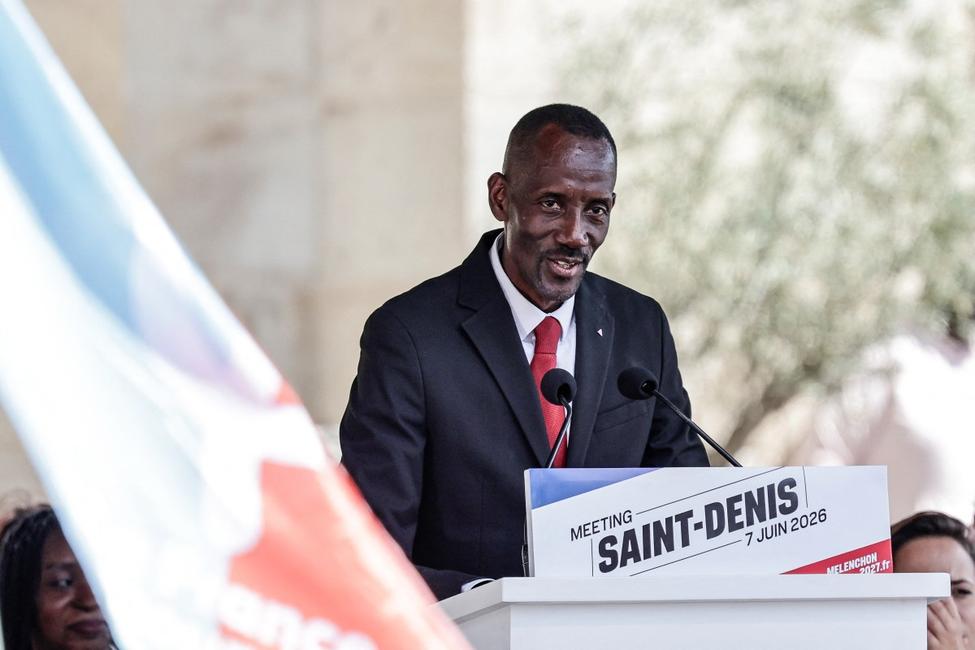 Le maire de Saint-Denis, Bally Bagayoko, prononce un discours sur la place Jean Jaurès à Saint-Denis, le 7 juin 2026.