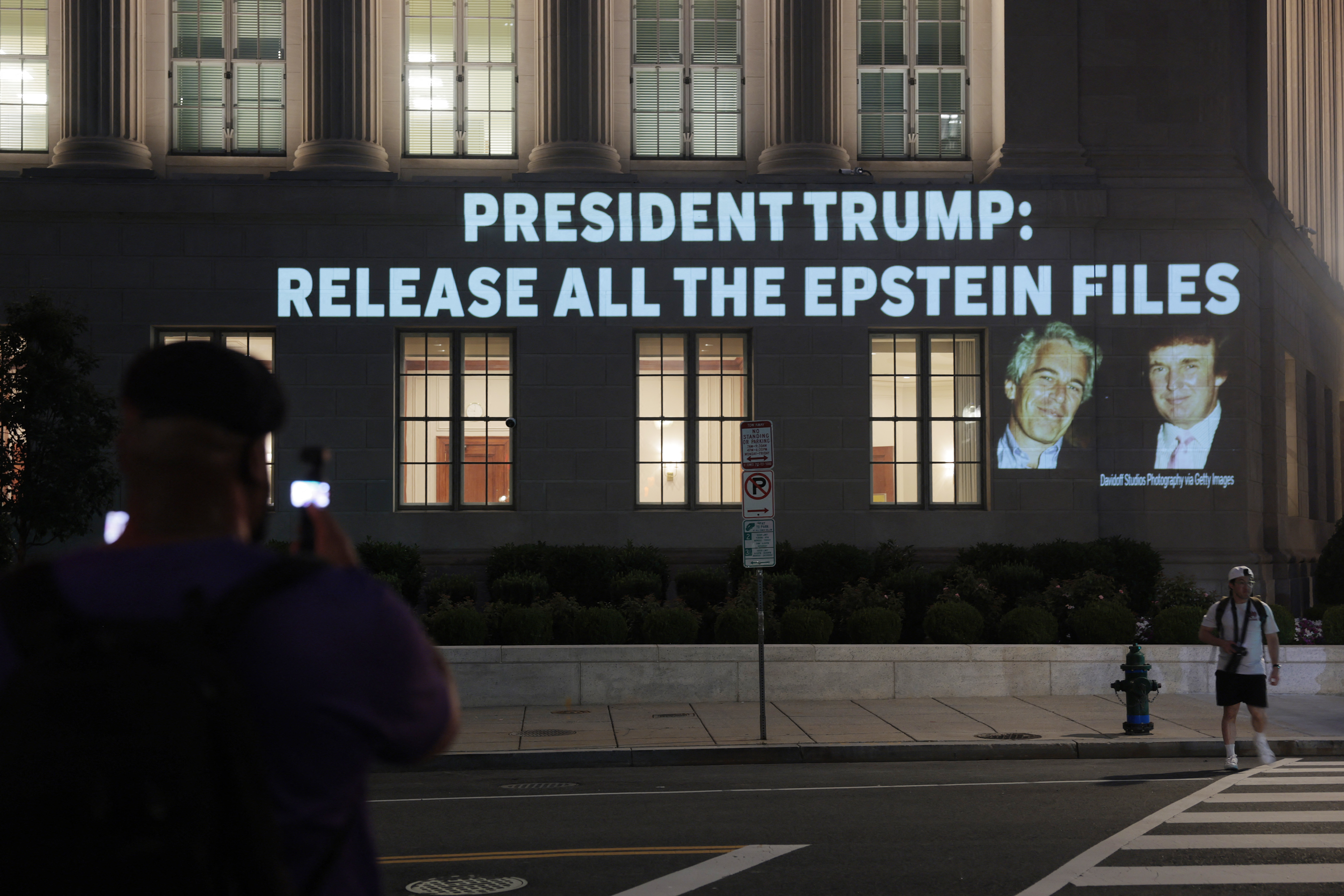 Affaire Epstein : voilà pourquoi le VRAI scandale se trouve... ailleurs que là où tant de médias le voient aujourd'hui