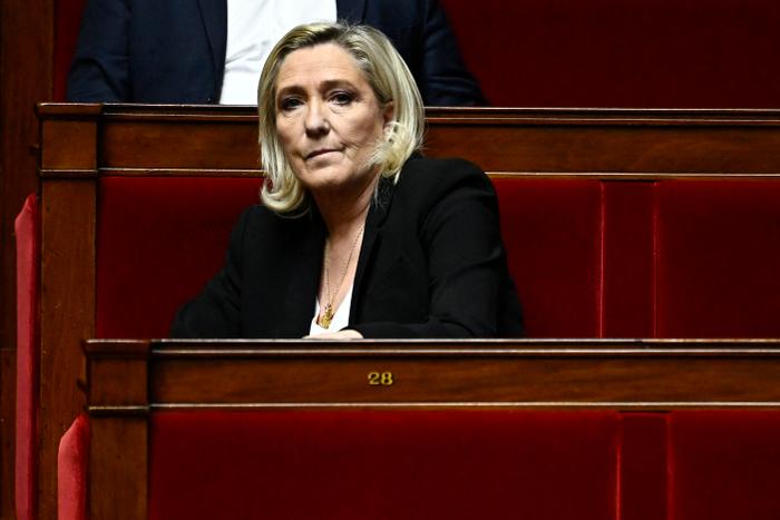 « Donald Trump a été le seul à souhaiter la paix », quand les Vingt-Sept veulent, eux, la « continuation de la guerre », affirme Marine Le Pen