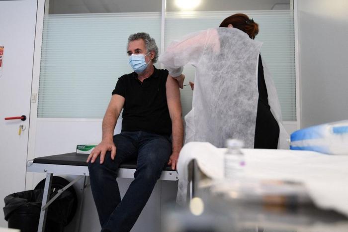 vaccination France covid-19 AFP