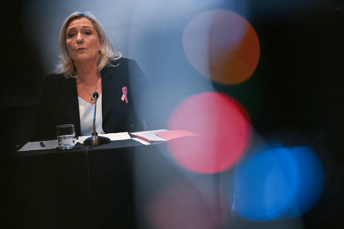 Réviser la Constitution en s'en remettant au peuple : le match Ferrand-Le Pen s'engage