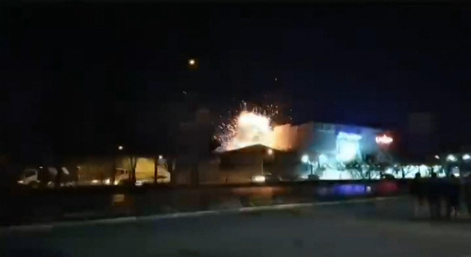 Cette image extraite d'une vidéo UGC publiée le 29 janvier 2023 montrerait une explosion dans la province iranienne d'Ispahan