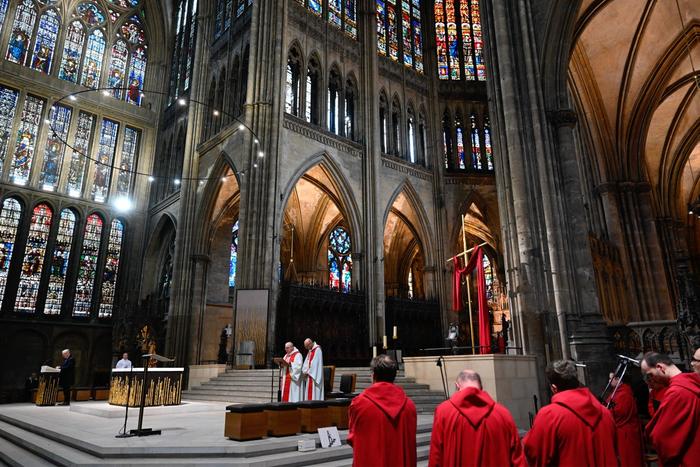 Célébrations de Pâques le Vendredi Saint, dans la cathédrale Saint-Etienne, à Metz, le 18 avril 2025.