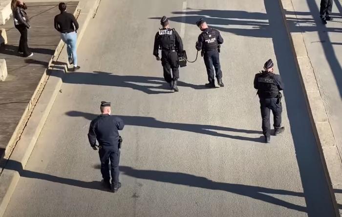 police quais de seine