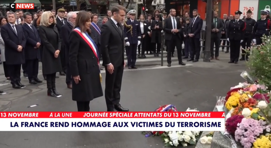 La France rend hommage aux victimes du terrorisme.