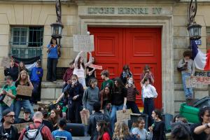 "Machin, t'es foutu, la jeunesse est dans la rue !"