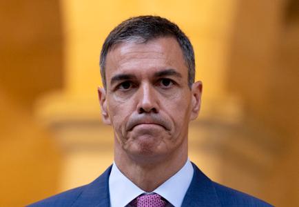 Le Premier ministre espagnol Pedro Sánchez alors qu'il s'adresse aux journalistes après avoir rencontré le roi Felipe VI d'Espagne au palais de l'Almudaina, à Palma de Majorque (Espagne), le 29 juillet 2026.