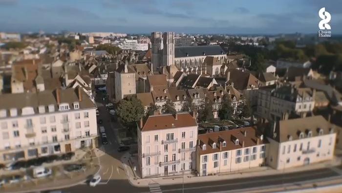 Saint Vincent de Chalon Sur Saône est la seule cathédrale en France, dont les couleurs du Moyen-âge soient à ce point restaurées.