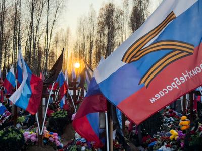 Vue d'un immense site funéraire de soldats russes tués lors de l'intervention militaire en Ukraine, dans la région rurale de Kostroma, le 20 octobre 2025.