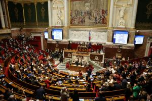 Des députés après le vote d'une loi à l'Assemblée nationale, à Paris, le 13 octobre 2026.