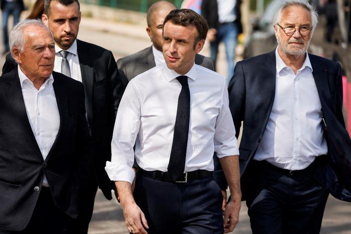 Emmanuel Macron Fraçois Rebsamen AFP