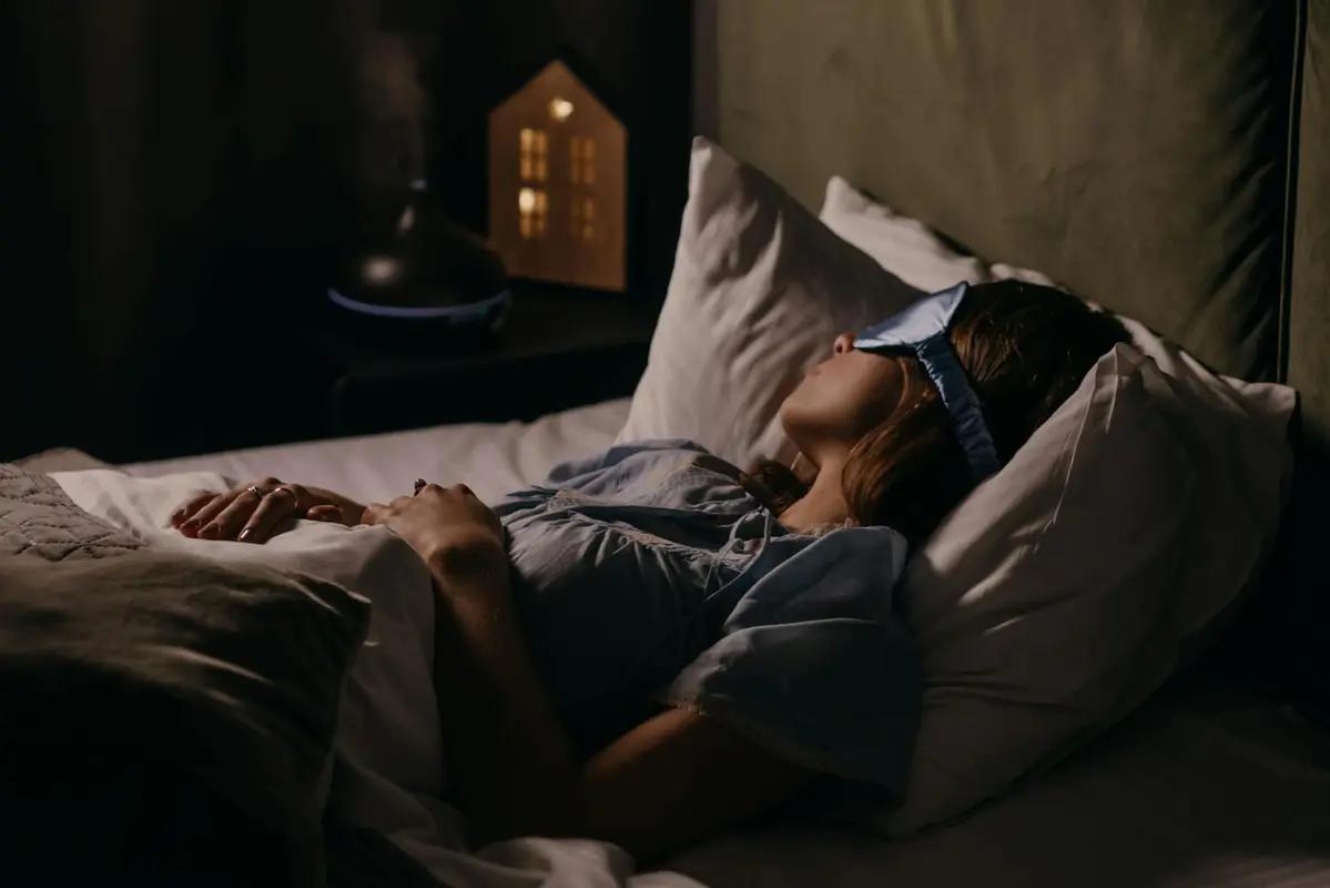 Un sommeil de qualité apparaît comme l'un des piliers modifiables de la santé cérébrale