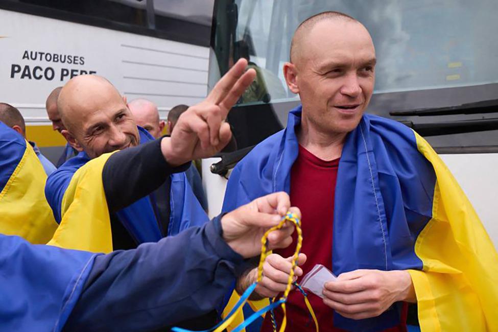 Des soldats ukrainiens libérés à l'occasion des échanges de prisonniers entre la Russie et l'Ukraine en mai 2025.