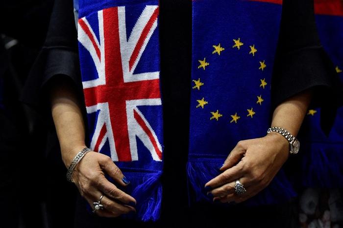Brexit Union européenne drapeaux écharpe AFP
