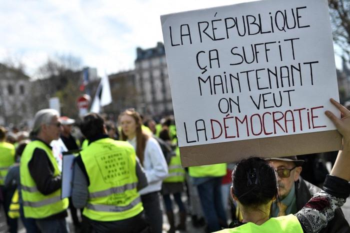 Gilets jaunes démocratie AFP