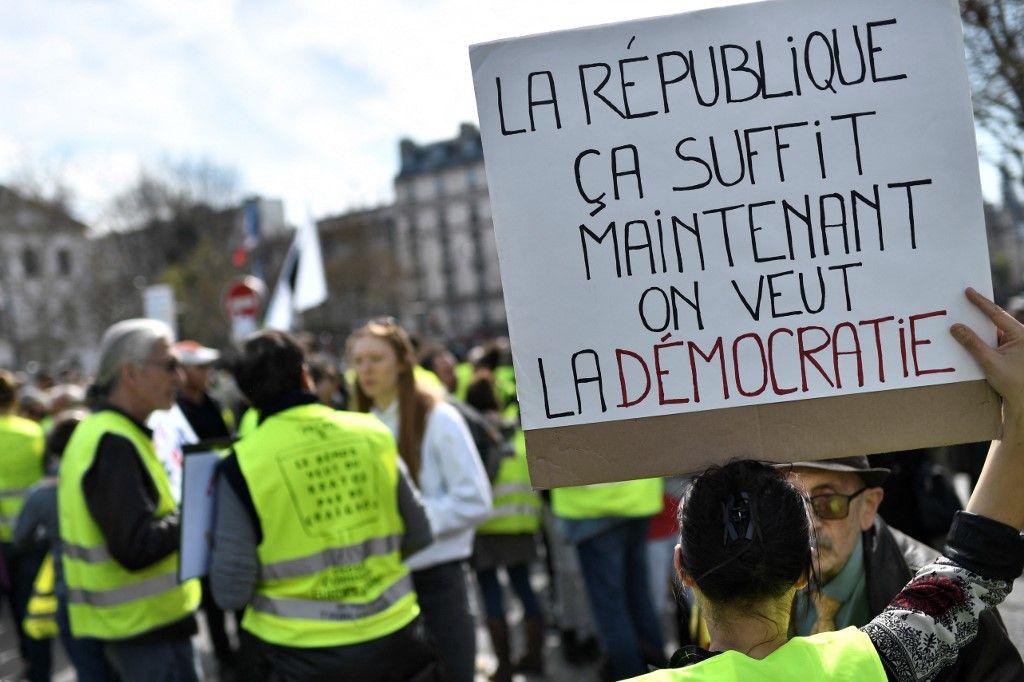 Gilets jaunes démocratie AFP