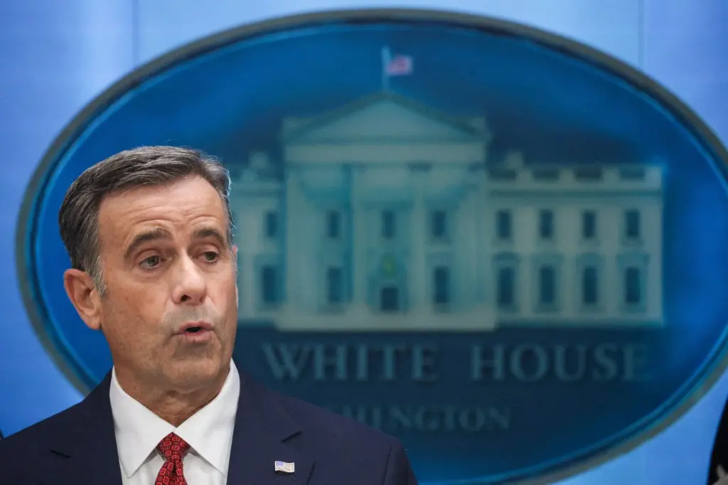 Le directeur de la CIA, John L. Ratcliffe, s'exprime lors d'une conférence de presse dans la salle de presse James S. Brady de la Maison Blanche, le 6 avril 2026 à Washington, D.C.