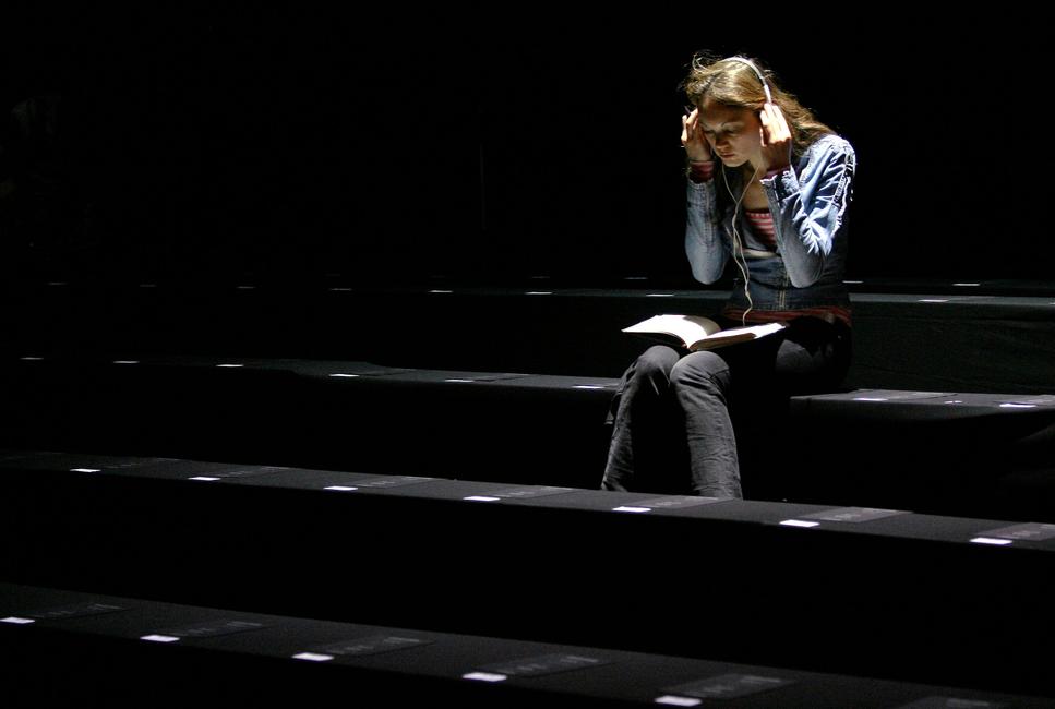 Une jeune fille concentrée. (Image d'illustration)