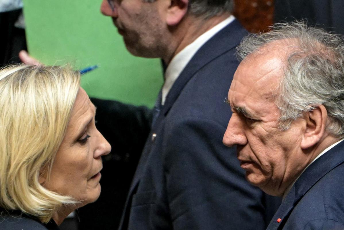 "Bon, Marine, tu tires ou tu pointes ?"