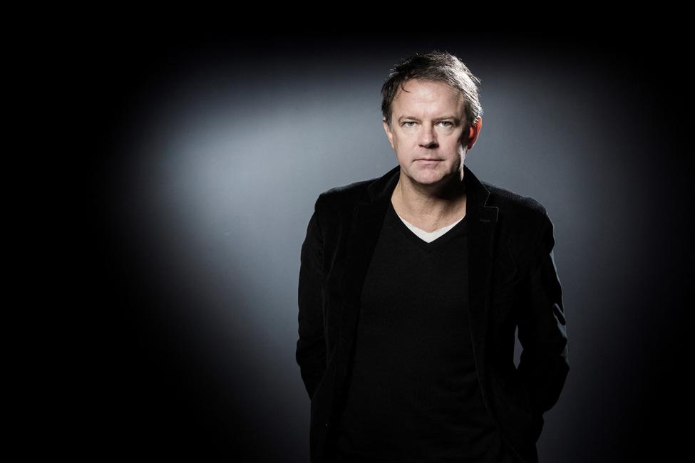 L’écrivain français Yannick Haenel pose lors d’une séance photo.