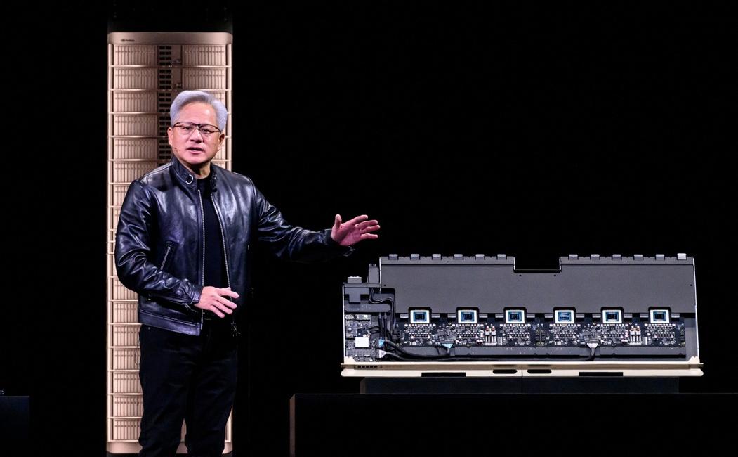 Le PDG de Nvidia, Jensen Huang, présente Vera Rubin, une plateforme de centre de données IA de nouvelle génération, et Rubin Ultra, une architecture GPU IA de nouvelle génération, lors de son discours d'ouverture à la conférence annuelle des développeurs GTC de la société à San Jose, en Californie, le 16 mars 2026. 