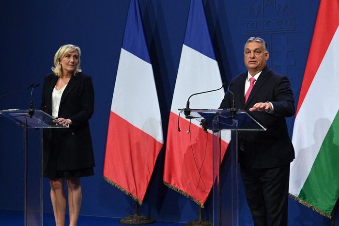 Marine Le Pen Viktor Orban AFP