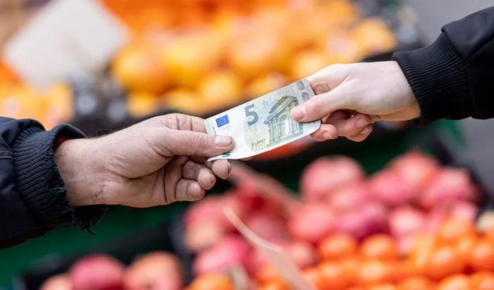 L’indice des prix à la consommation a augmenté de 0,8 % sur un an en février, conformément à la première estimation.