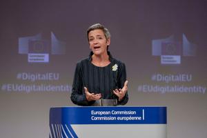 La vice-présidente de la Commission européenne chargée de l'Europe adaptée à l'ère numérique, Margrethe Vestager, tient une conférence de presse sur la mise en place d'un cadre européen d'identité numérique à la Commission européenne à Bruxelles.