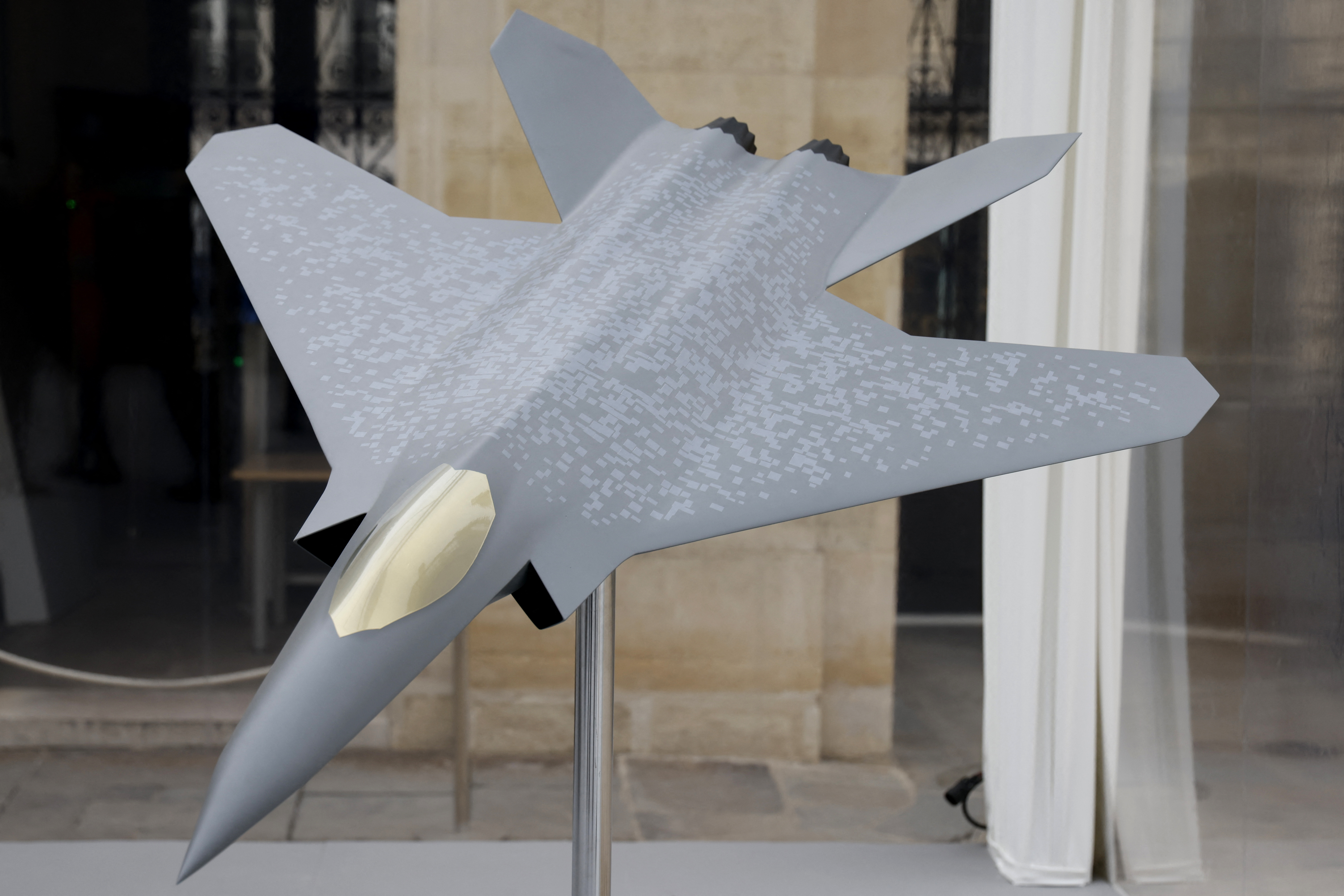 Sans accord avec l'Allemagne sur le Scaf, Paris est prêt à développer « seul » l'avion de combat du futur