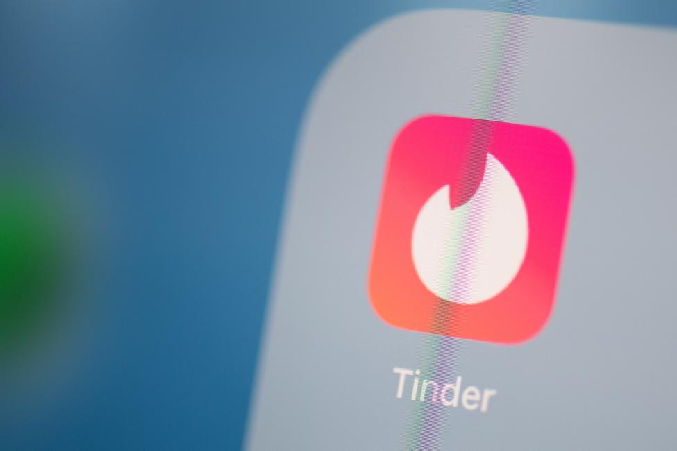 La célèbre application de rencontres Tinder annonce ce jeudi 29 mai l'ouverture de sa School of Swipe, à Paris, les 6 et 7 juin prochains.
