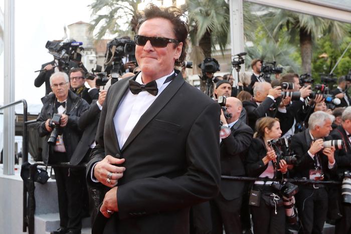 Michael Madsen pose sur le tapis rouge du festival de Cannes en 2018 (Photo by Valery HACHE / AFP)