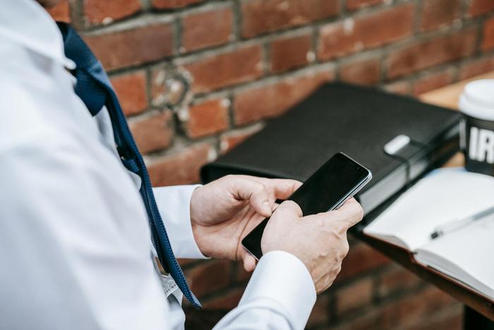 Face aux risques d’espionnage, les employés de la Commission européenne seront tenus de protéger leurs appareils électronique lorsqu’ils se rendent aux États-Unis.