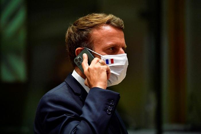 Emmanuel Macron téléphone AFP