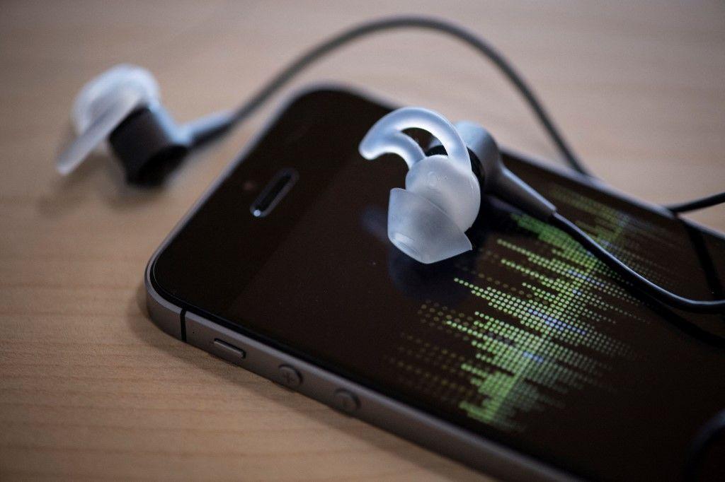 smartphones écouteurs AFP
