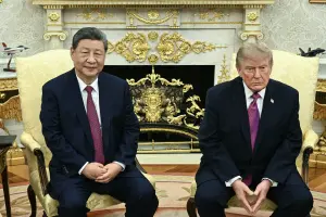 Le président américain Donald Trump et le président chinois Xi Jinping ont tenu une réunion bilatérale dans le Bureau ovale de la Maison-Blanche à Washington, le 24 septembre 2026. Le président Xi effectue une visite d'État aux États-Unis du 23 au 25 septembre.