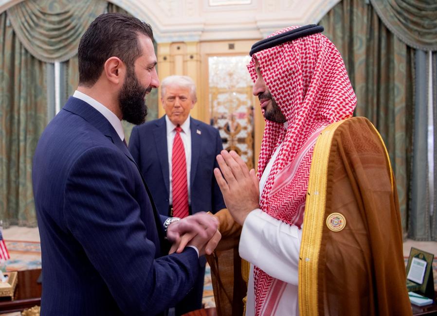 Rencontre entre Donald Trump, Ahmed al-Charaa et Mohamed Ben Salman.