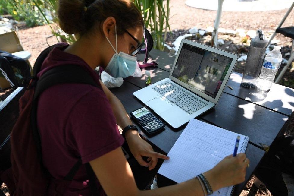 télétravail étudiante école cours AFP