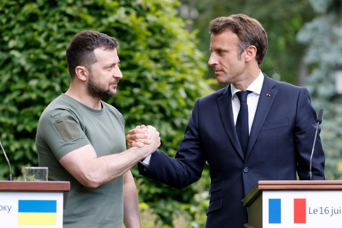 Emmanuel Macron Volodymyr Zelensky AFP