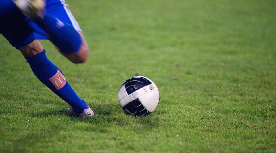 FFF ou le Foot sans frontières fixes : Emmanuel Emegha, le capitaine du RC Strasbourg qui ne sait pas si son club est français ou allemand...